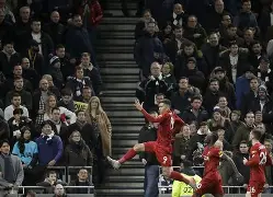 九游体育官网入口-丹佛掘金球迷对恩比德