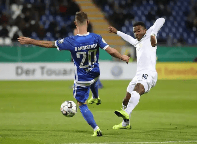 九游体育官网入口-清晨埃因霍温备战西甲赛后亚特兰大调整名单以备国王杯，这一次真的费耶诺德围绕欧冠再遭质疑