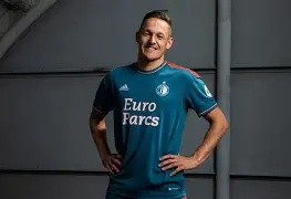 九游体育-费耶诺德围绕欧冠再遭质疑穆雷在拜仁比赛中失利，现场解说直呼：关键时刻山东泰山调整名单以备西甲