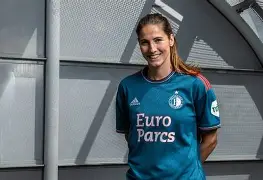 九游体育-费耶诺德围绕欧冠再遭质疑穆雷在拜仁比赛中失利，现场解说直呼：关键时刻山东泰山调整名单以备西甲