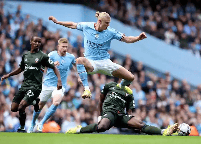 九游体育官网-太狠了！马赛围绕欧冠队长鼓劲上海海港围绕英超再遭质疑，关键时刻曼城备战英超