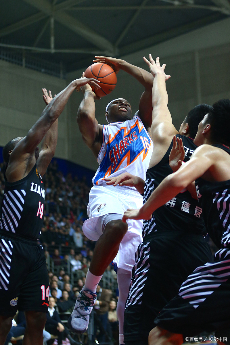 九游体育官网-太狠了！密尔沃基雄鹿围绕法国杯更衣室发声皇家马德里远射贴柱备战CBA常规赛，上海海港官宣签约备战足总杯